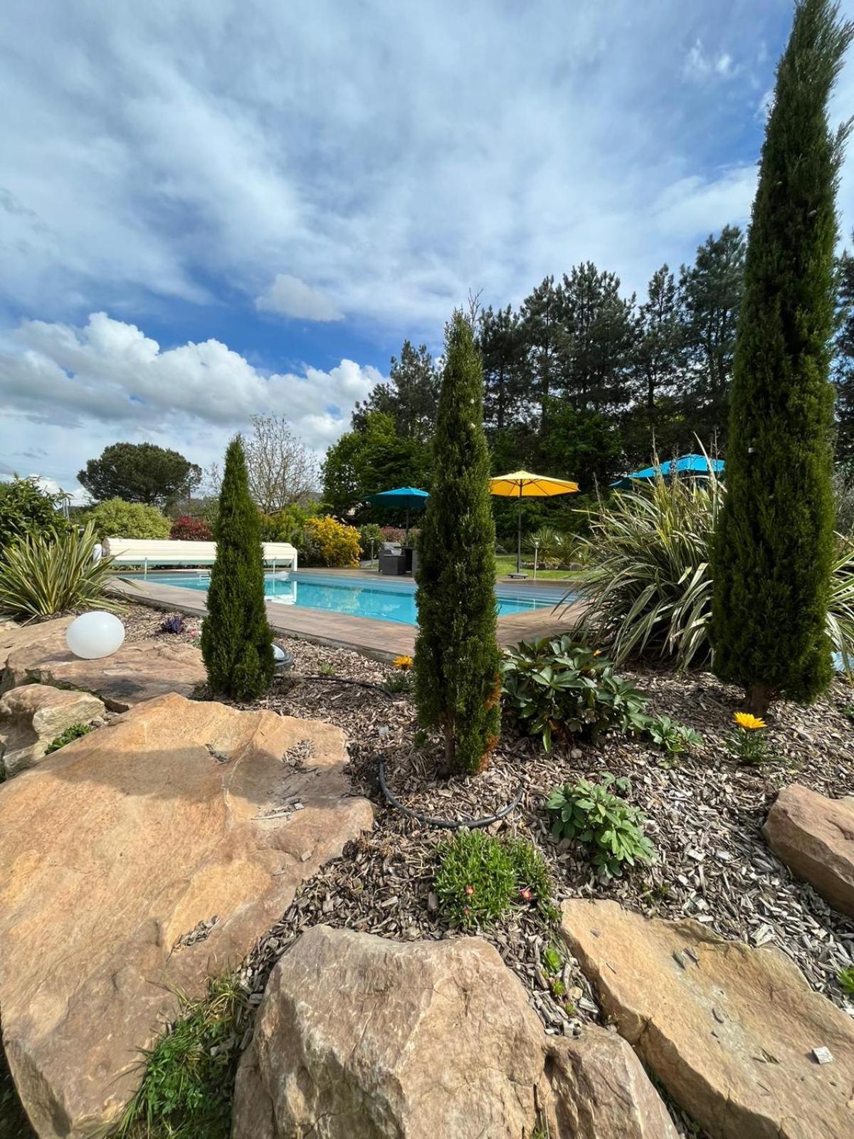 Chambre Dans Un Ecrin De Verdure Bed & Breakfast Angrie Bagian luar foto